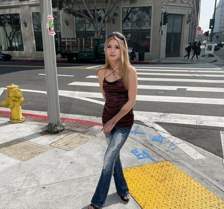 Emilykr0pp perfect pornstar gallery