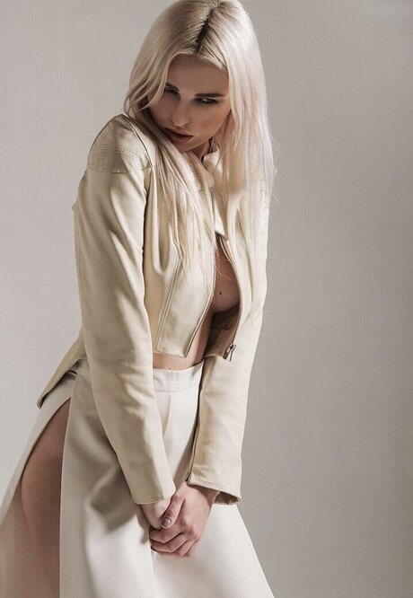 Jana Riva star xxx pic