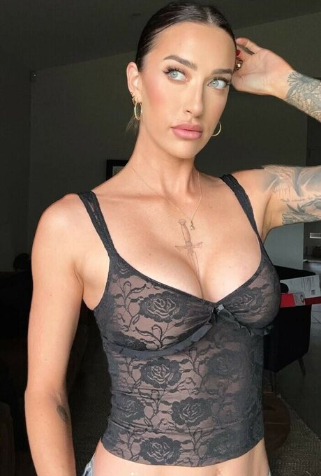 Harrison cheyne beautiful actress pic