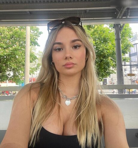 Snipsska exclusive pornstar images