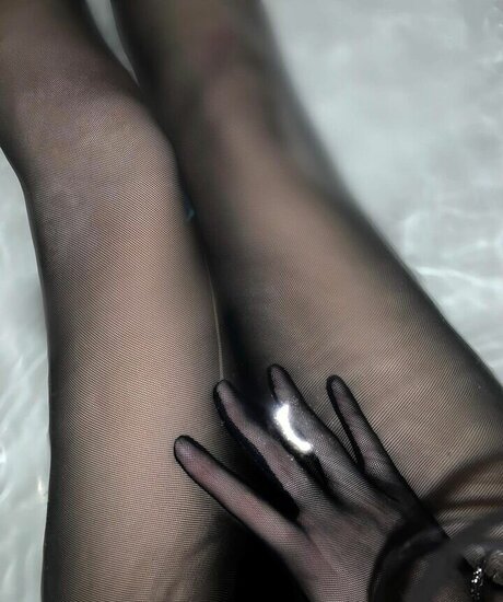 babyv1llain sexy pornstar image