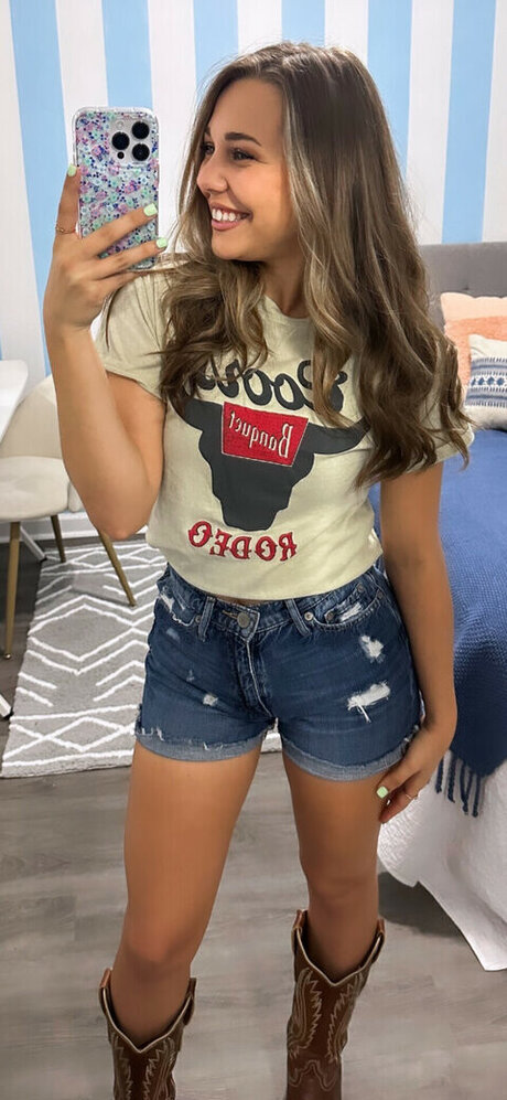 Llyssa Nichole adult model pictures