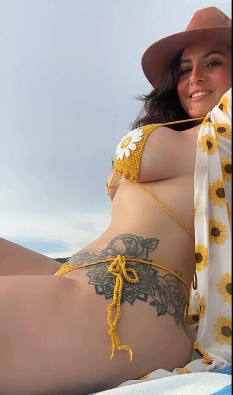 Karina Aldrete pretty actress image