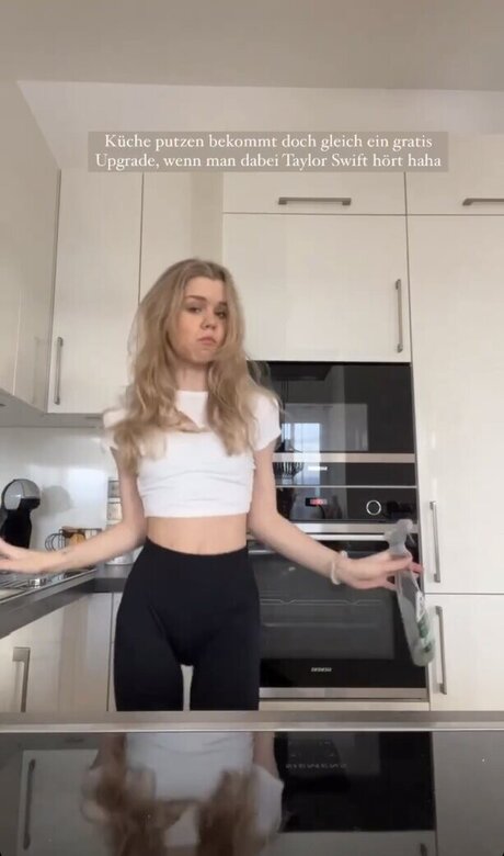 Lea Peach porn actress pic