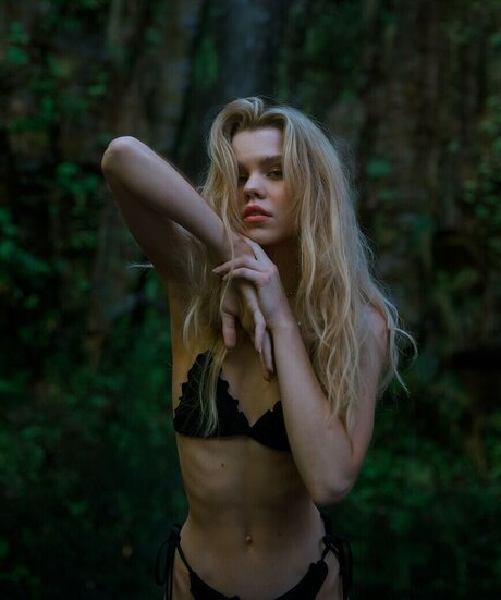 Lea Peach pornstar beautiful img