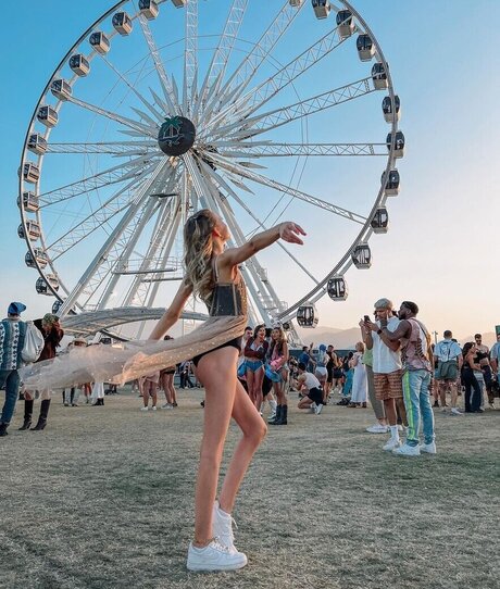 Lea Peach pornstar naked photos