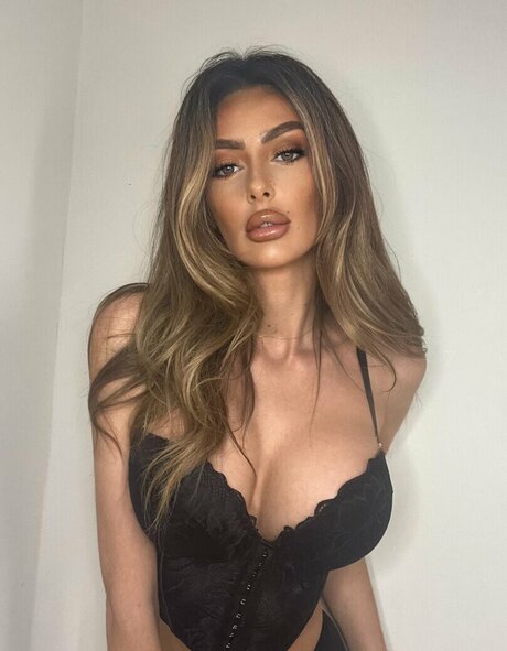 BrattyKiki star xxx images