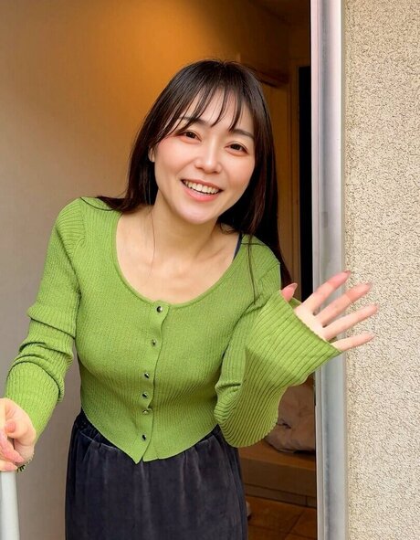 hitomii ii1216 model pretty pic