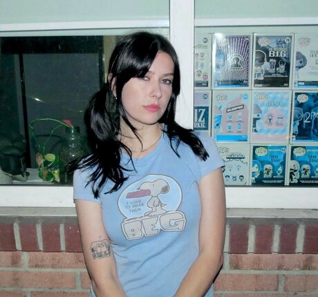 Carly McLellan free model photo