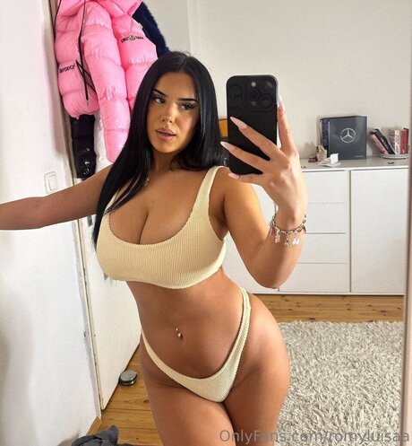 Romy Luisa star hot images