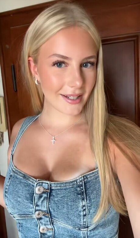 Luisa mnck beautiful actress img