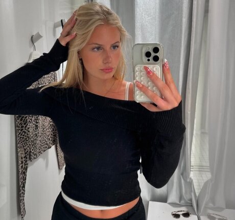 Luisa mnck pornstar adult images