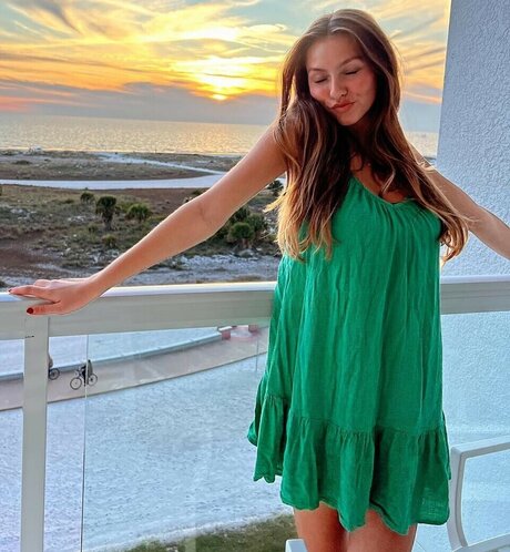 Mia Steele porn star img