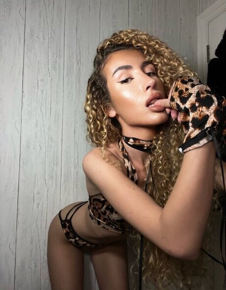 Jazmine Dyer naked pornstar img