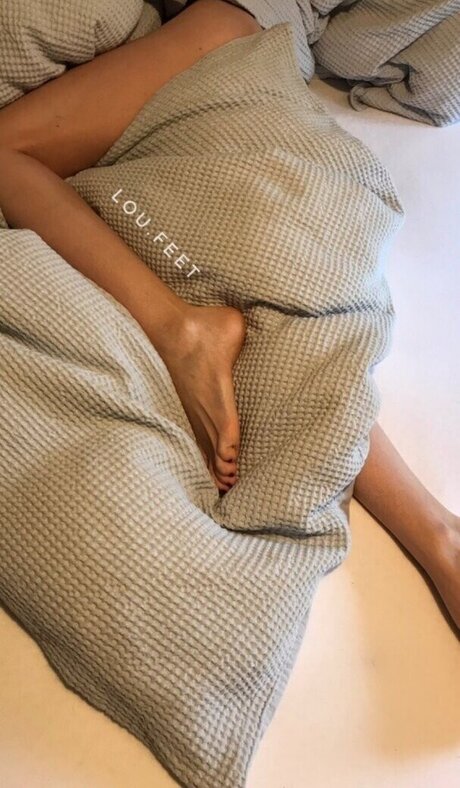 NoFaceLou pretty model photo