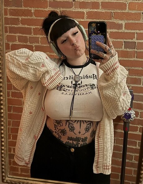 Venicecemetery nude star pic