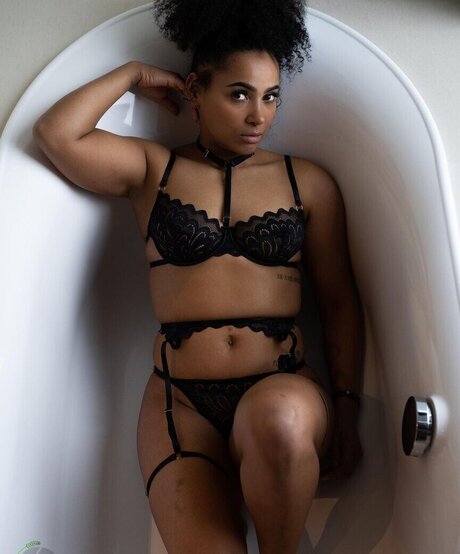 graefiin melanin model art archive