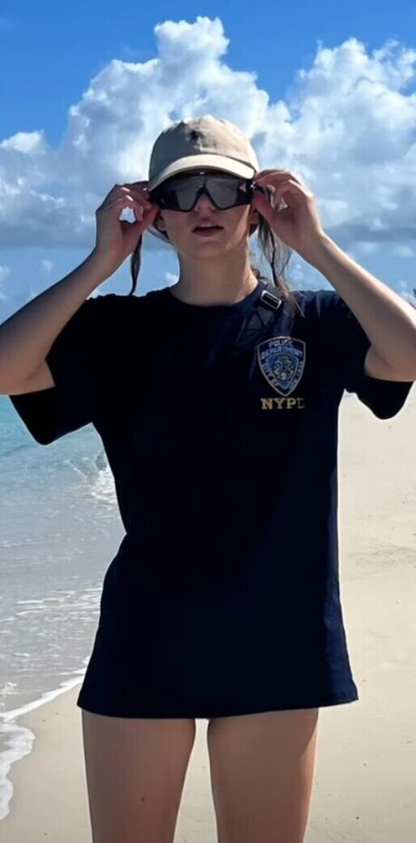 nadinebreaty model nude pics