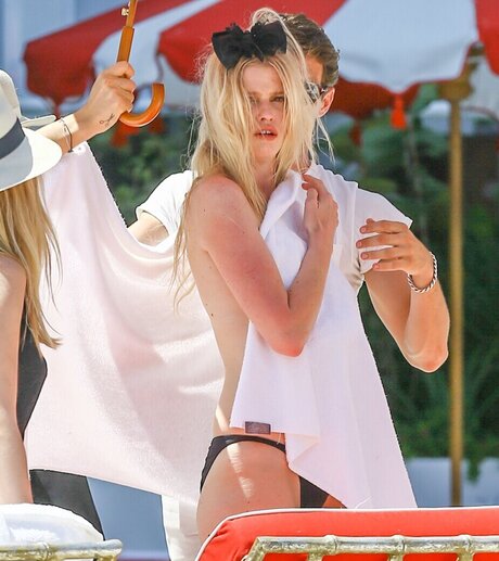 Lara Stone model naked gallery