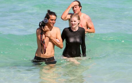 Lara Stone model sexy pictures