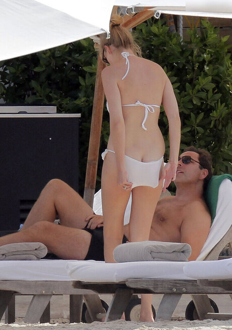 Lara Stone hd pornstar pictures