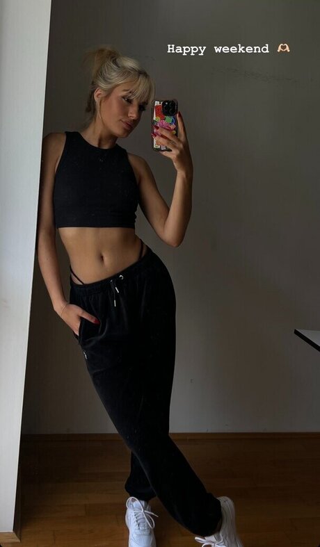 moms onlyfans pretty photo