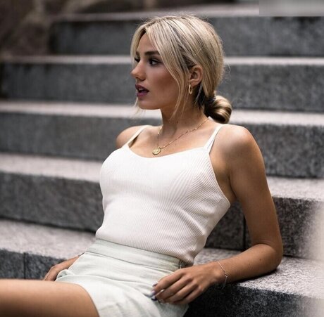 Laura Block pornstar erotic archive