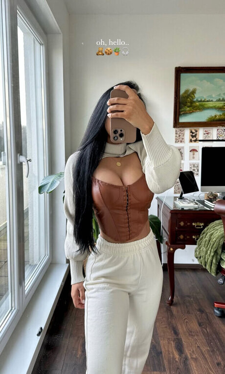 Nicole Schiebler naked star images