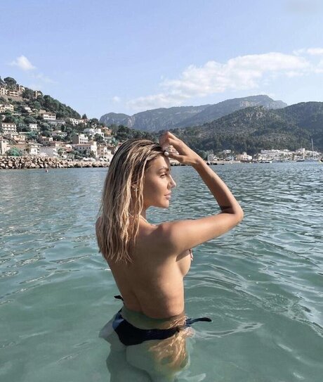 Gerda Lewis sexy star photos