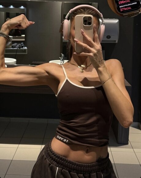 Gerda Lewis xxx star pics