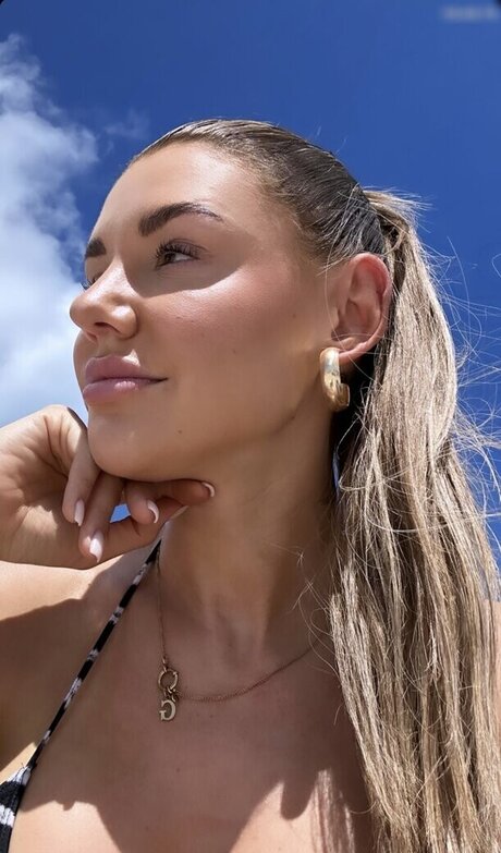 babe brunette onlyfans hot naked picture