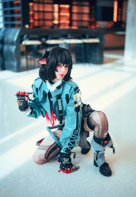 Duckie Cos pretty model pic