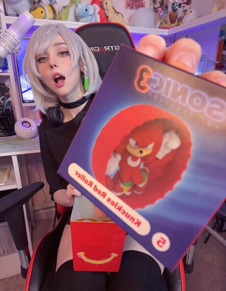 Duckie Cos model porn photo