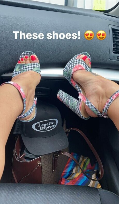 Emelh827 model xxx pictures