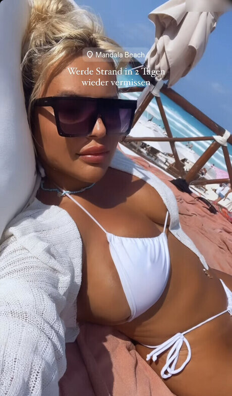 Nilufarsra art star photo