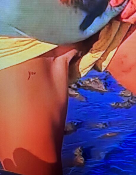 Sailing The Far Side star hot pics