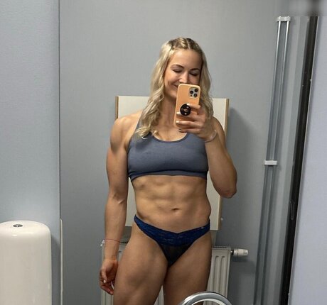 Lea Schreiner star high quality photos