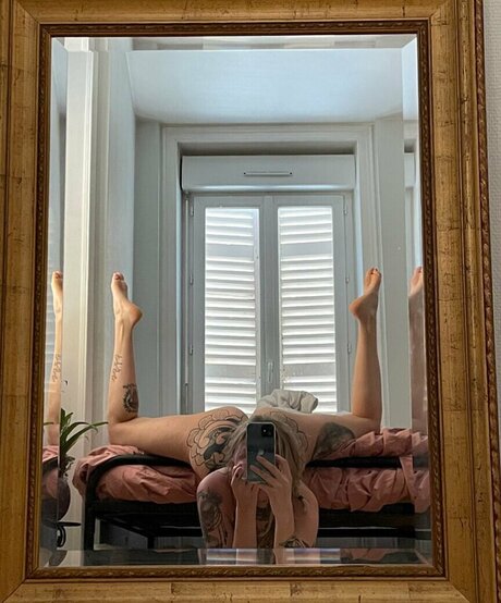 divinement bon exclusive pornstar gallery