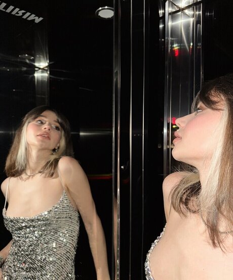 sumruozdenn model erotic picture