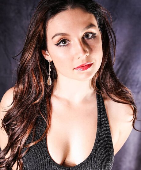 Olivia DeLaurentis star porn img