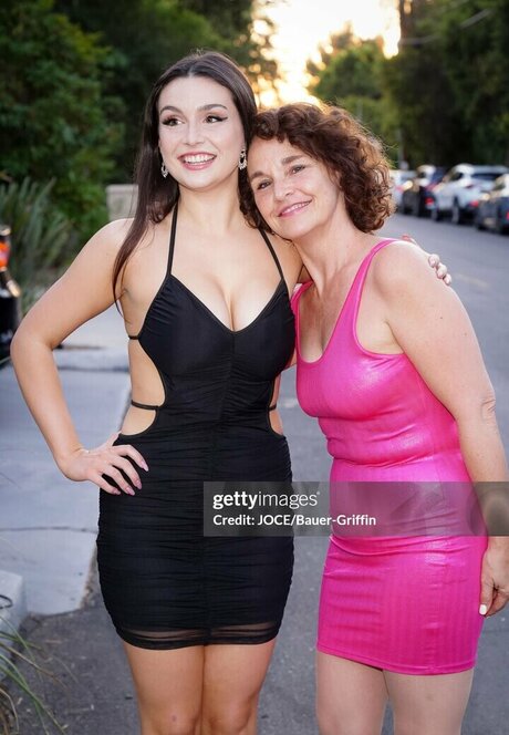 Olivia DeLaurentis star erotic photo