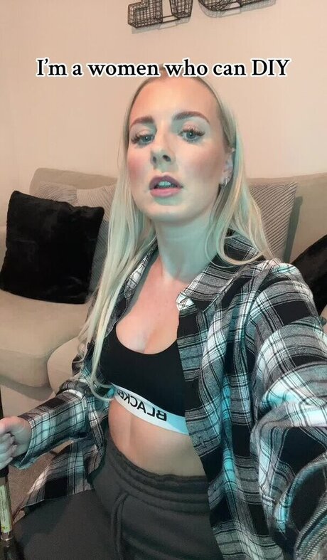 Emily Walters art model pics