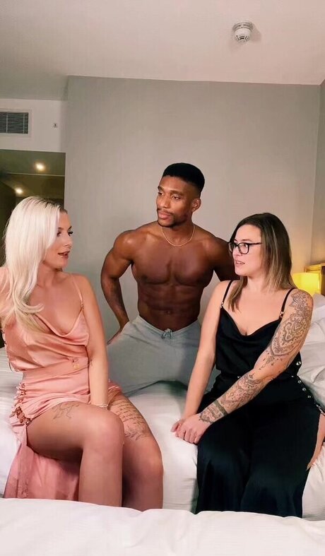 Emily Walters hot model pic