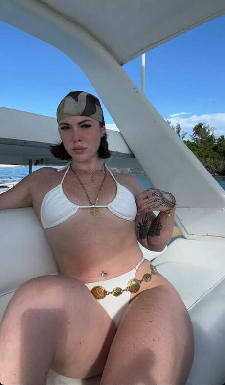 nicolecarluccii model erotic pic