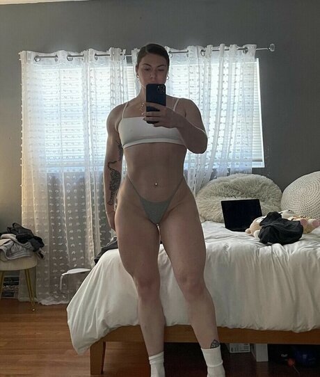 nicolecarluccii xxx model picture