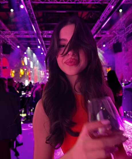 Sinem Melek Co kun pornstar top img