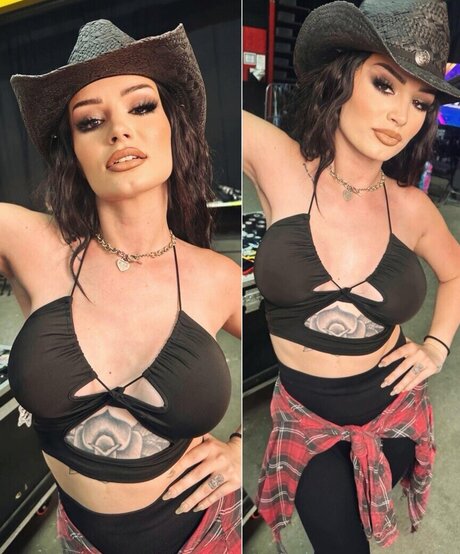 Saraya Jade Bevis exclusive model pic