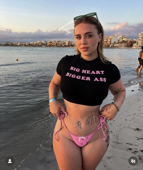 brown onlyfans adult pic