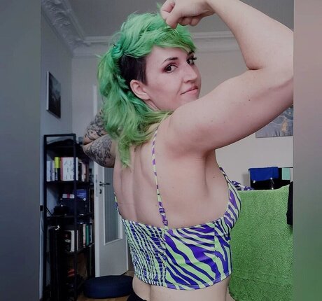 locolea beautiful model picture