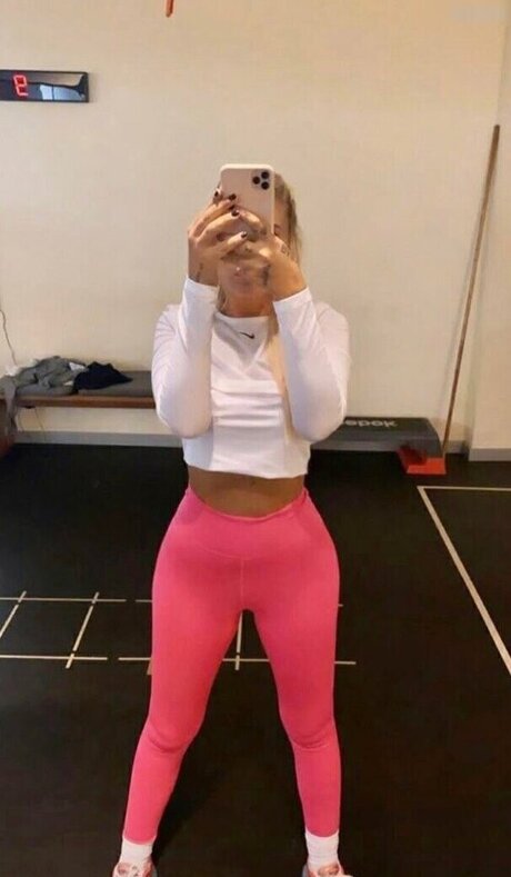 Loredana Zefi beautiful star image